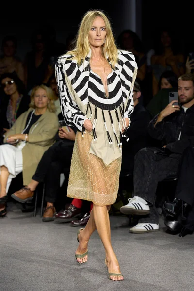 Look 12